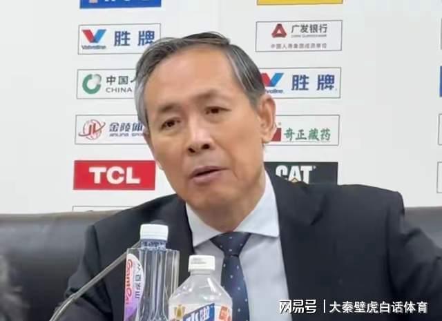 一场15分惨败，北京男篮曝内讧？许利民直言不讳：脓包必须切除！