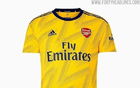 阿森纳26/27赛季二客球衣谍照曝光：浅黄色为主，闪电暗纹设计