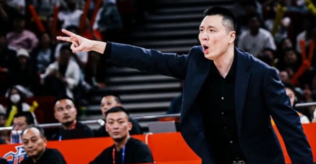 上海男篮拒绝输球！全力击败深圳，王哲林爆发，央视直播