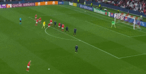 4-2爆大冷！本菲卡门将攻破皇马！63岁穆帅神了，欧冠8队直通16强