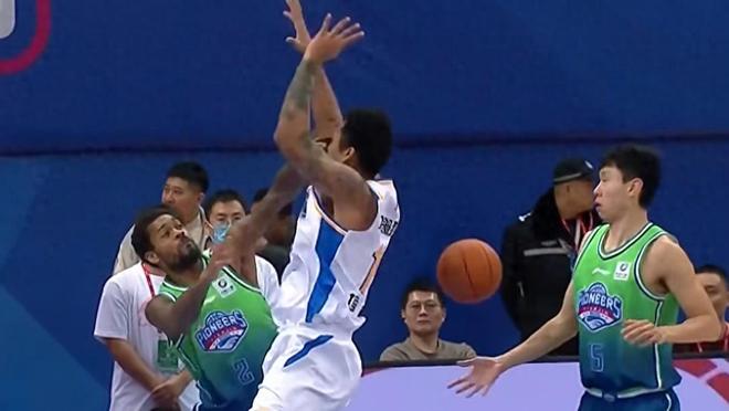 CBA爆大冷，93-78！北京男篮轰然倒下，末节崩盘，顶薪球员0分！