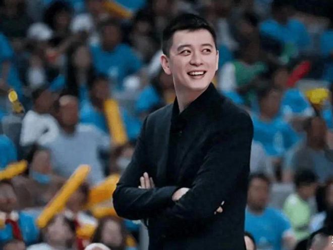 杨毅曝出猛料，杨鸣正在接洽新球队，冠军主帅不缺下家，去山西？