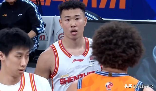 贺希宁轰43分创赛季新高：迎着洛夫顿高难度上篮怒视对手引热议