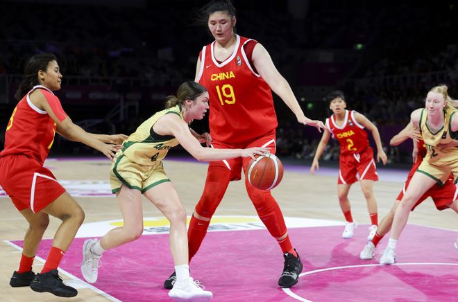逆流而上！中国女篮组张子宇+刘禹彤重型双塔 宫鲁鸣还没吸取教训
