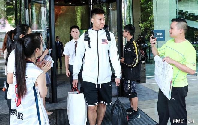 赵睿穿美国队服被男篮雪藏两年 如今破坏民族团结 郭士强压力来了