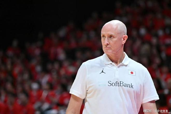 中国男篮决战日本队，赛前突收坏消息，小日子教练下课太无情