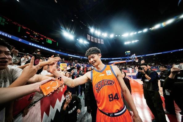 王哲林：想试试能不能拿最佳第六人，把CBA所有奖项都拿齐