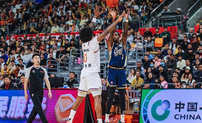 看了阿旺奎因互相甩锅拒投三分的名场面，才知道广东队架构有多糟