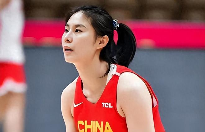 官宣！中国女篮公布最新一期大名单，王思雨、张子宇、刘禹彤领衔
