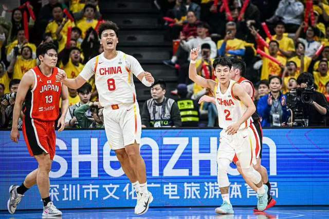 晚上10点官宣！中国男篮公布21人名单：赵睿、徐杰领衔，周琦落选