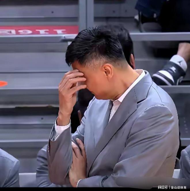 鬼才少帅！末节杜锋采用全场紧逼，卢伟妙用一计，轻松拿下比赛