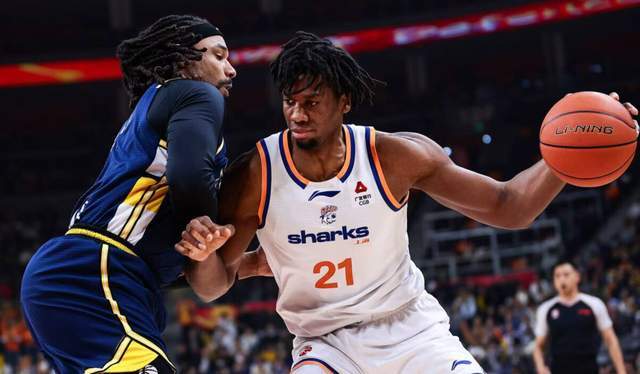 两战狂砍40分31板！超级内线将争冠热门打回原形，卢伟收获杀手锏