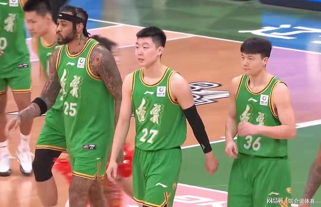 CBA又闹大笑话，辽宁队主场被坑了，裁判成最大笑料