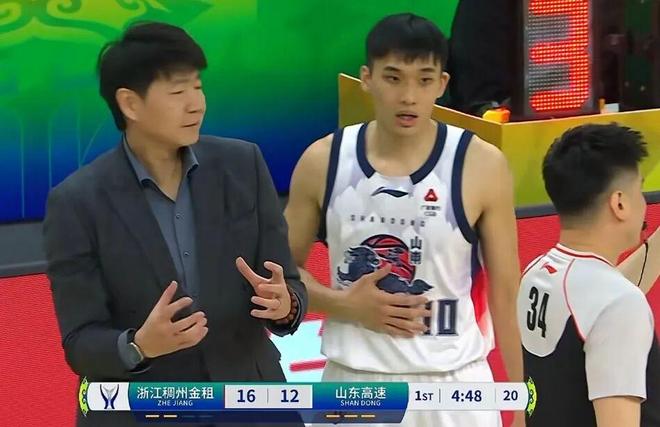 晋级四强！山东男篮1分险胜浙江 陈林坚19+6+关键三分球 吴前14+5