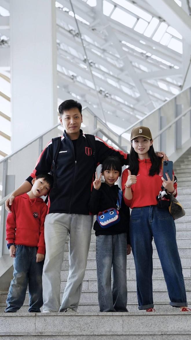 成都唯一全勤球迷：最初是老公带着看，全年看球开销超10万