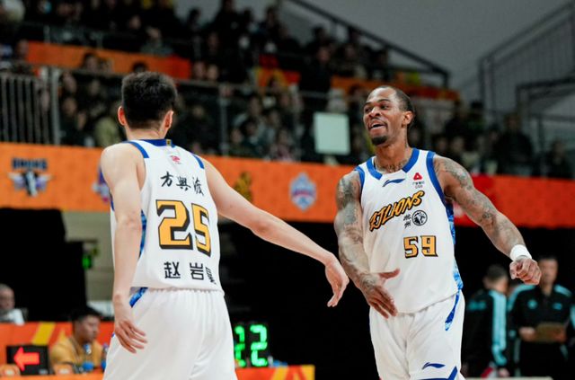 浙江广厦3分险胜！逆转淘汰吉林男篮，塔克48分，桑普森20分
