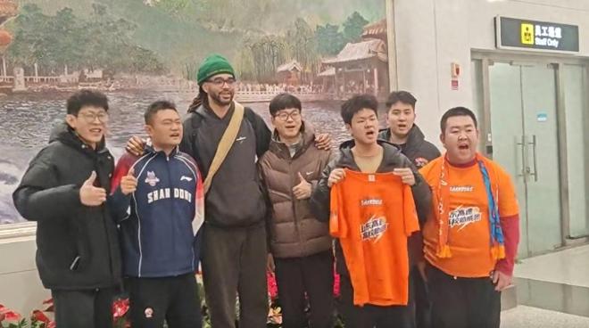 解渴！山东男篮内线补强落定，2米12超级外援抵济，