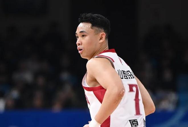 山西半场压制广厦！奈特+2替补齐爆，孙铭徽伤退，广厦仅靠卡尔顿