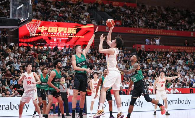 曝余嘉豪可能无法出战！男篮内线告急，徐昕、焦泊乔挑大梁