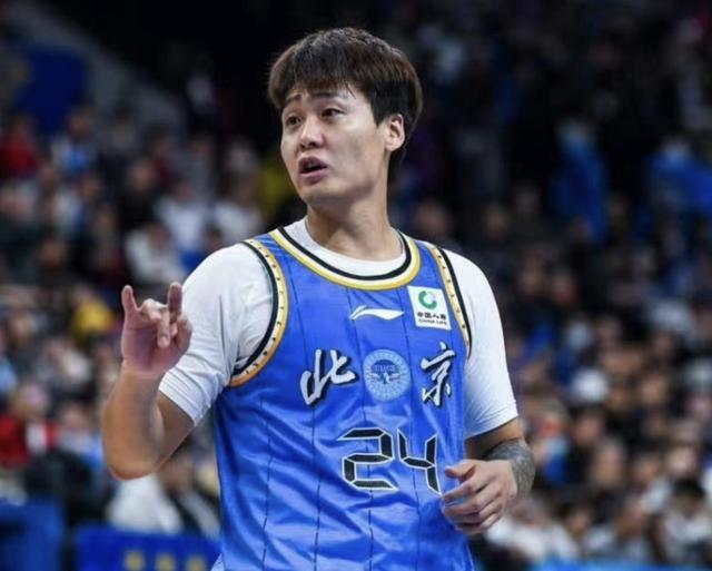 媒体人：赵睿自行玩社媒，俱乐部被罚有点冤但替他分担了压力