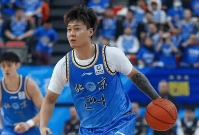 赵睿不当言论被重罚，CBA官宣禁赛3场罚款5万，首钢被罚5万