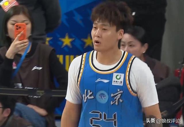 球迷热议赵睿不当言论禁赛3场罚款5万 “30岁的人了 引以为戒吧”