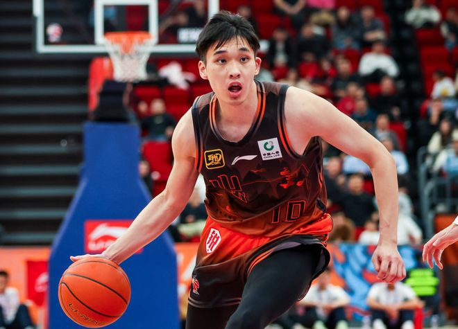 CBA杯：山东末节轰36-15大胜广厦获季军 王博末节全华班引争议