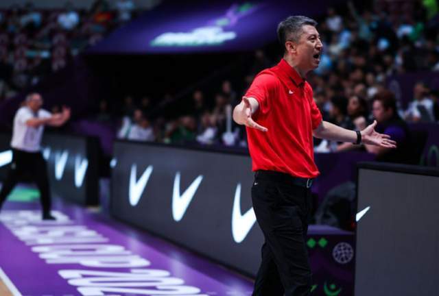 中国男篮派出六大后卫！三分投射成最大隐患，郭士强没带最强控卫