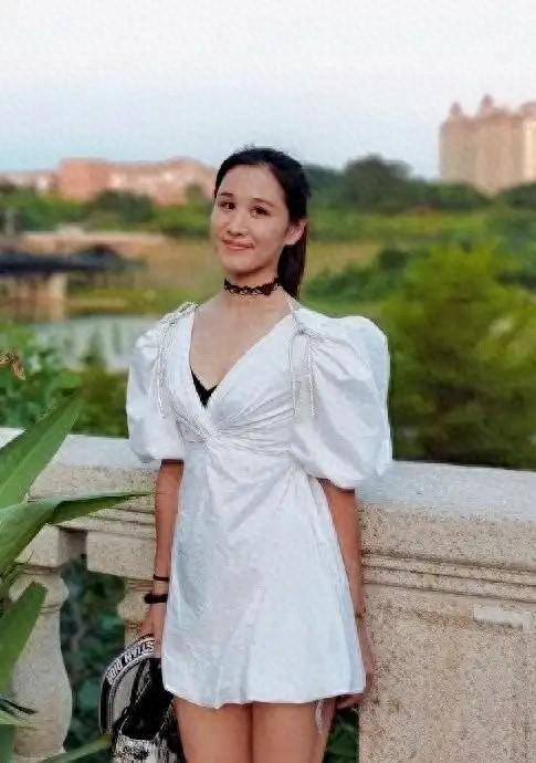 原来她是马文广女儿，嫁给杜锋生仨孩子，丈夫如今是广东篮协会长