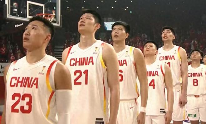 中国男篮87-80逆转日本！数据一目了然，不是赵睿，最大功臣是他