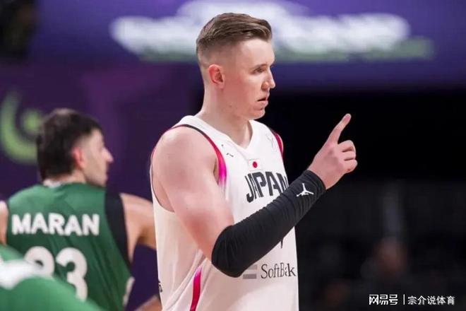 日本队太嚣张，宣布重要决定，中国男篮被动收好消息，赢球稳了