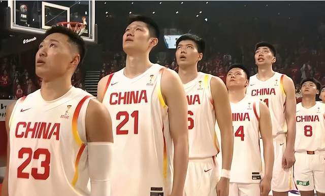 不容易，中国男篮客场87比80逆转日本队，建议张镇麟请全队吃饭