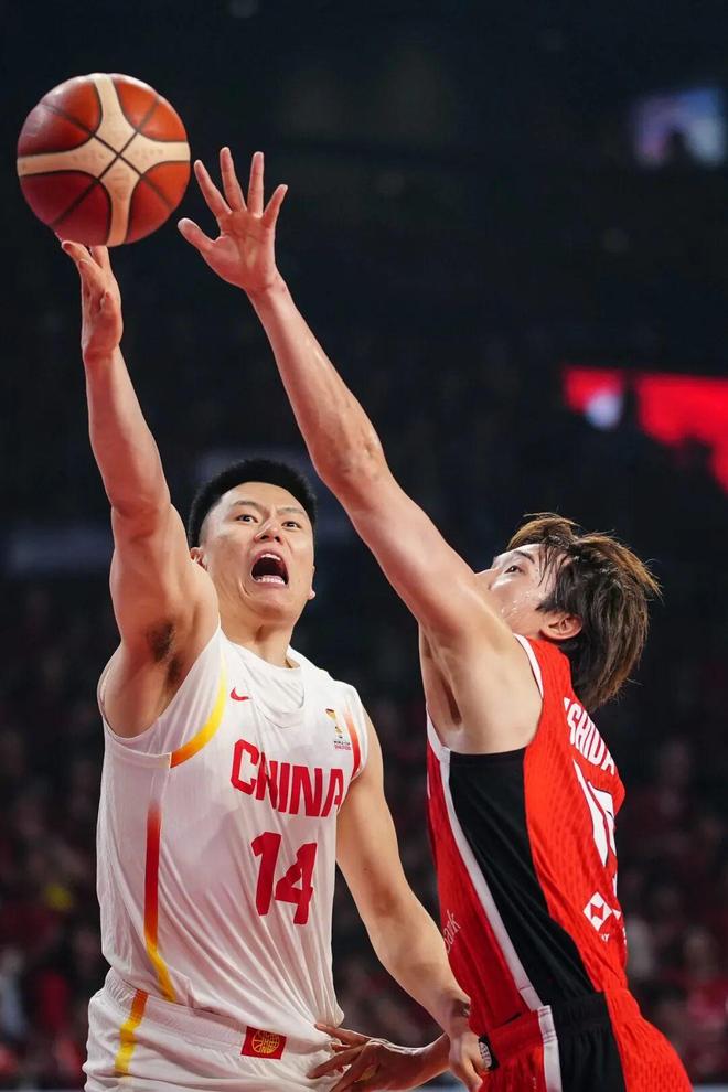 这一夜，李弘权哭了，多少中国男篮的球迷也哭了