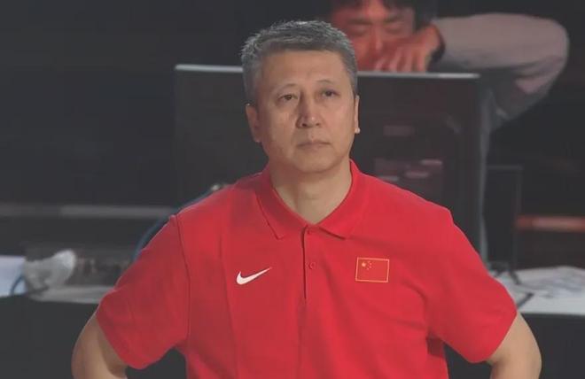 国际篮联严查！日本主场哨坑惨中国男篮，裁判无视恶犯+乱给T太黑