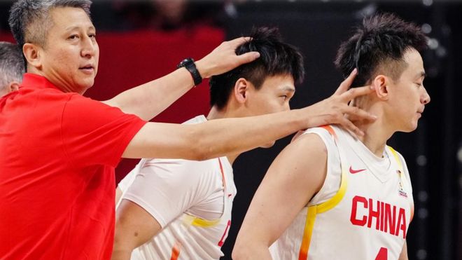 中國籃球大勝利！國際籃協被迫道歉，日本媒體心服口服，太解氣了