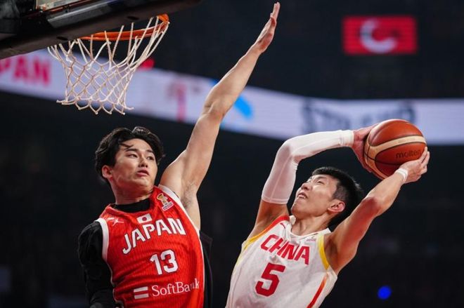 中國從日本“偷走”一場勝利，中國男籃贏球反遭爭議，FIBA緊急道歉