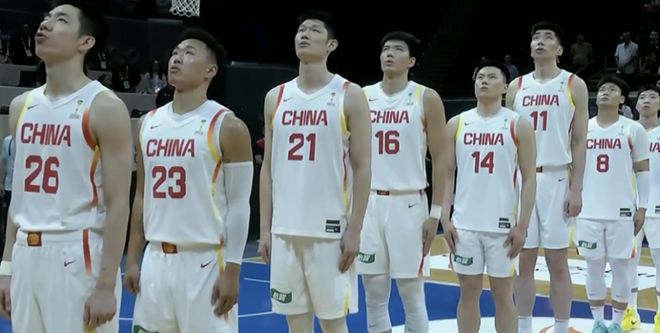 中国男篮半场落后1分：全队无人上双 中国台北3人得分上双
