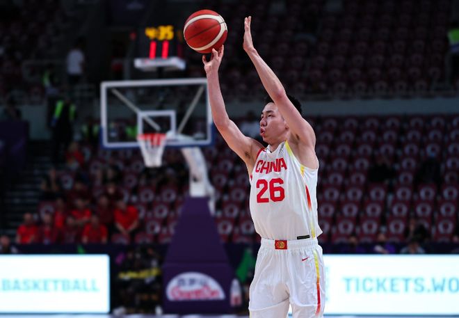 郭士强最信任锋线！朱俊龙19+5三分3数据全队最高 两场时间均最多