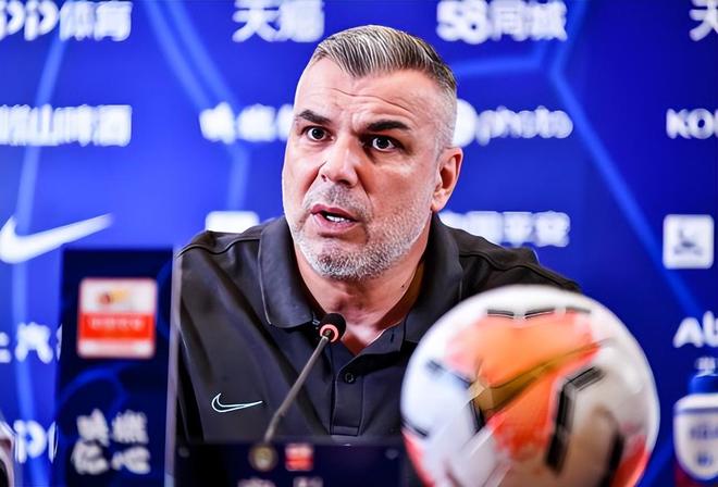 意外！金顺凯刚在申花主力阵容站稳脚跟，下个月就要让出首发位置