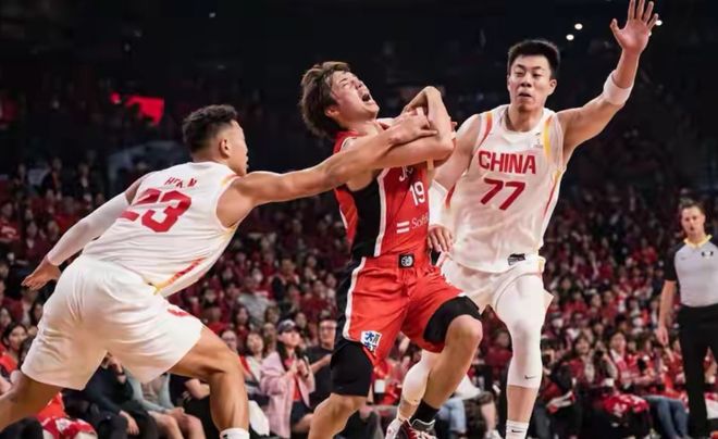 國家隊(duì)最后一投？世預(yù)賽兩戰(zhàn)4中1合計(jì)2分，國家隊(duì)真沒他的位置了