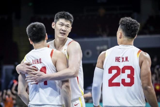 杨鸣：锋线群整体发挥取胜，这是中国男篮近年来少有的案例