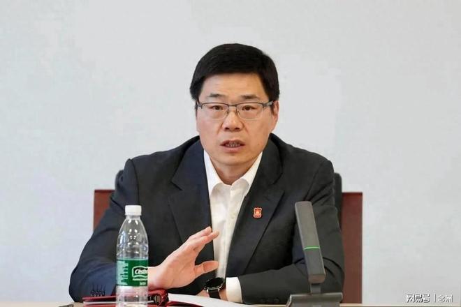 压力太大！中国篮协主席在更衣室哭了 郭士强拥抱安慰 球员拍肩膀