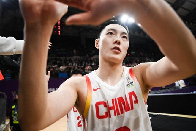 胡明轩伤病更新，好兄弟贺希宁不小心说漏嘴，球迷错怪小胡了