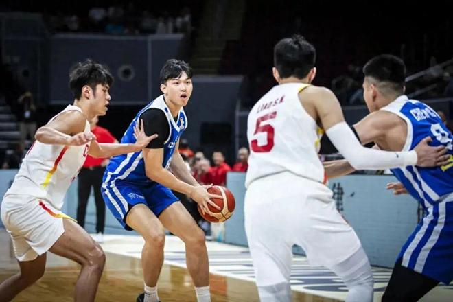 中国男篮两连胜背后：张镇麟表现低迷，国家队之路堪忧