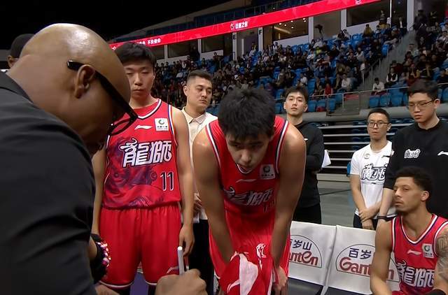 17+10+4帽！杜锋弃将再次爆发！碾压克里斯，把山东男篮打绝望了