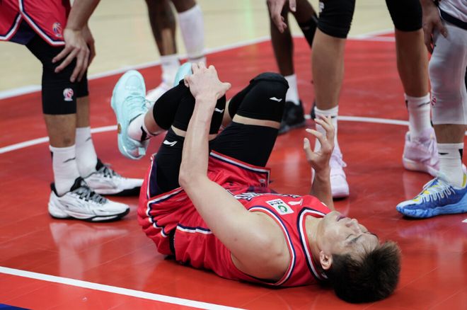 广州男篮官宣：郭艾伦伤在左膝前交叉韧带 本人自宣“断了”