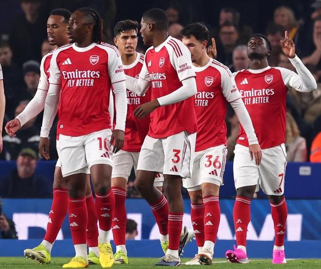 足坛悲喜夜！曼城爆冷给阿森纳送大礼，曼联惨遭绝杀，切尔西4:1