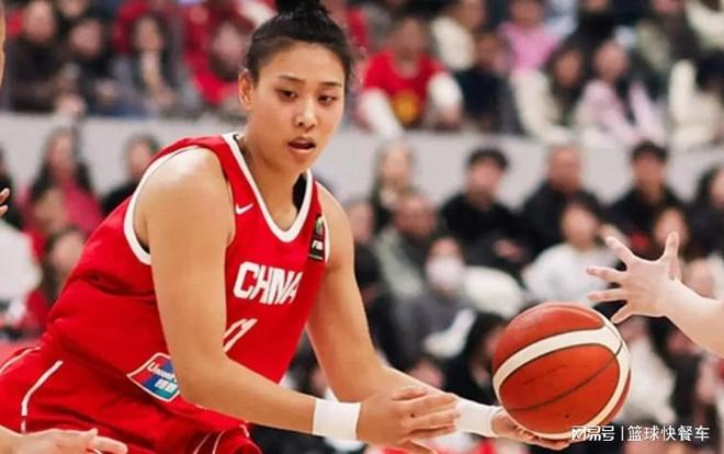 38分鐘8投0中合砍0分！女籃雙星迷失丟了魂：宮魯鳴該召回李夢了