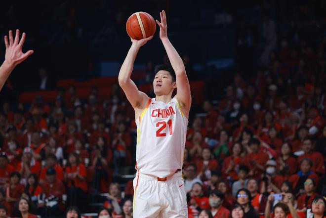 胡金秋：最爱玩金铲铲，第一份工资和队友吃了麦当劳