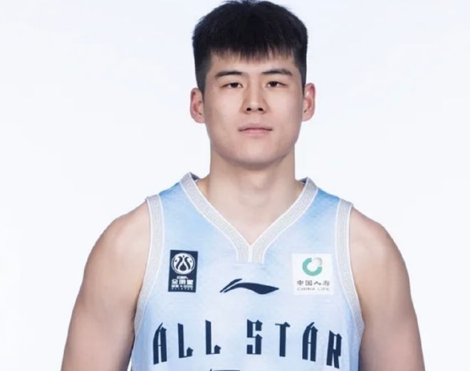 星锐赛-CBA星锐队大胜大学生联队 陈家政26+6+4获MVP